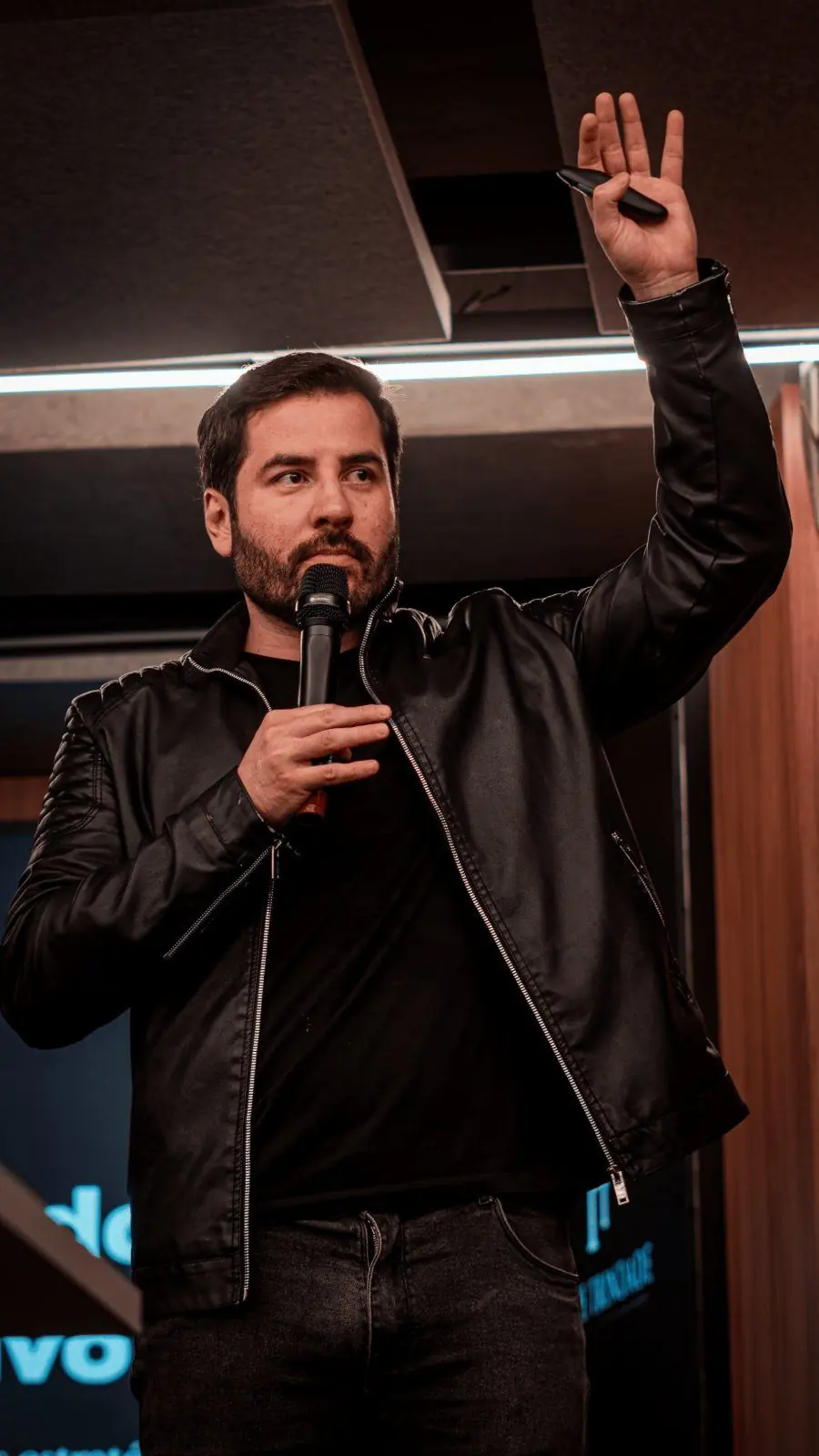 Filipe Trindade no palco do Infinity Deals